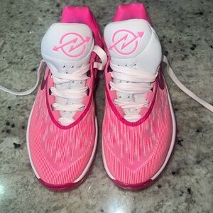 Nike Zoom GT Cut 2
Hyper Pink. size 5